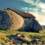 Дом-камень (Stone House). Гюэмараес, Португалия