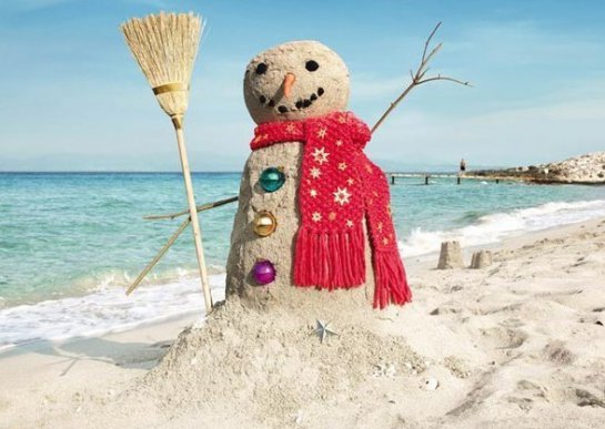 Песковик - снеговик из песка